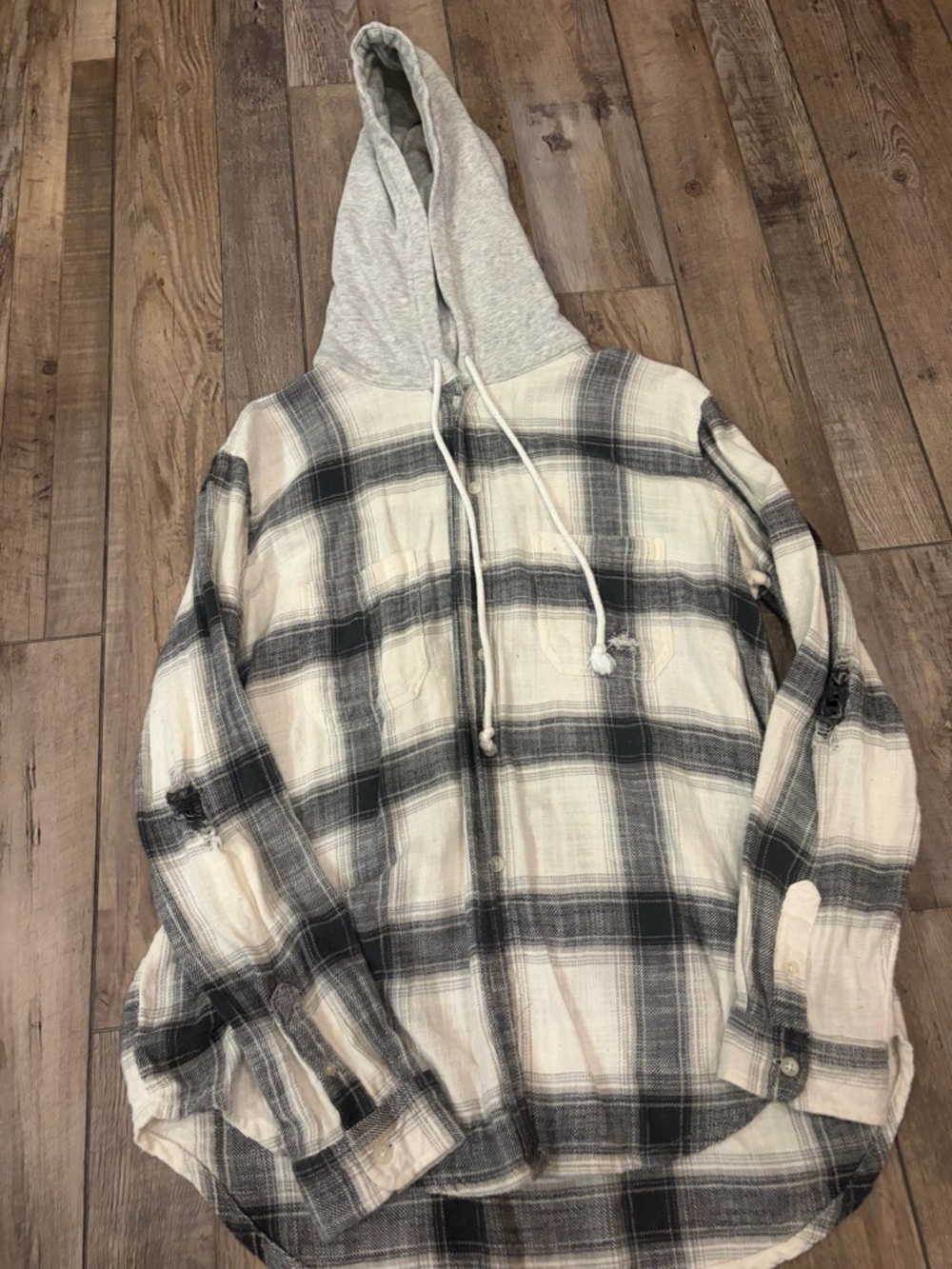 Women’s American Eagle Plaid Button Down Long Sleeve Shirt With Hood